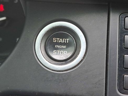 Used 2017 Land Rover Discovery Sport SE image 19