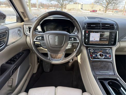 Used 2017 Lincoln Continental Reserve w/ Luxury Package image 15