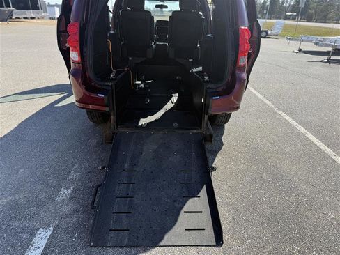 Used 2018 Dodge Grand Caravan GT image 11