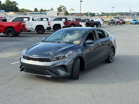Used 2022 Kia Forte LXS w/ LXS Technology Package FWD image 3