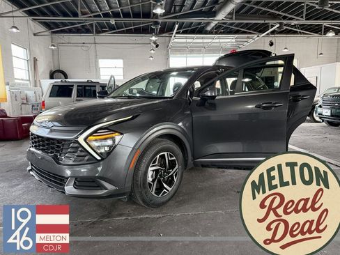 Used 2024 Kia Sportage LX image 1