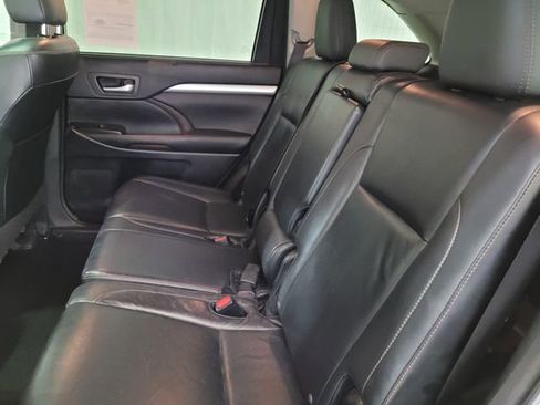 Used 2016 Toyota Highlander XLE image 34