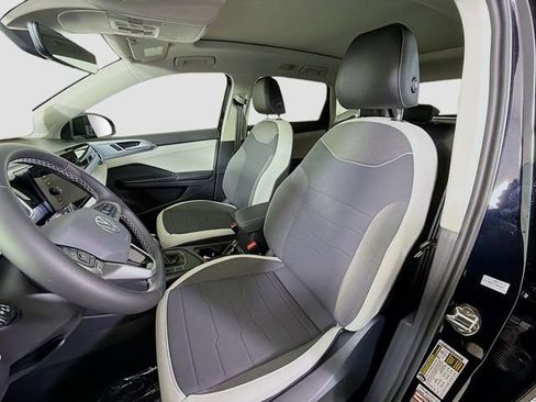 New 2026 Volkswagen Taos SE image 11