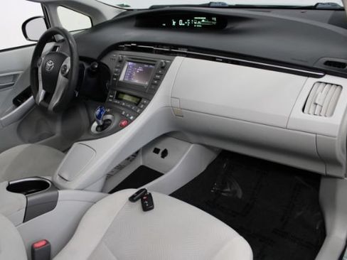 Used 2014 Toyota Prius Two FWD image 21