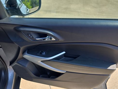 Used 2026 Chevrolet Trax RS FWD image 15