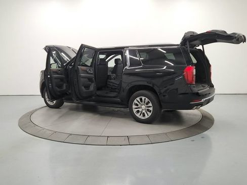 Used 2025 GMC Yukon XL Denali AWD/4WD image 14