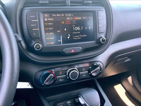 Used 2025 Kia Soul LX w/ LX Technology Package FWD image 7