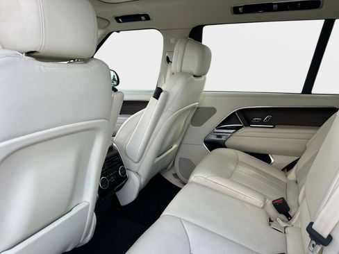 Used 2023 Land Rover Range Rover Long Wheelbase SE image 15