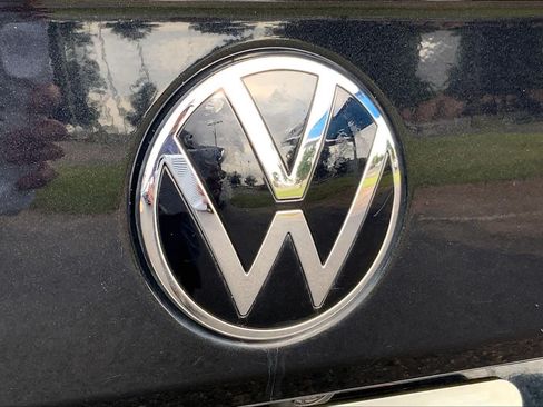 Used 2022 Volkswagen Taos SE w/ Panoramic Sunroof Package FWD image 30