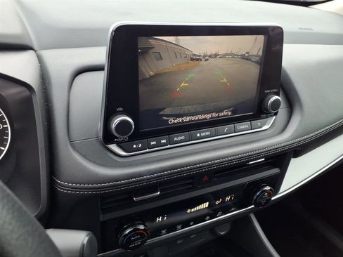 Used 2024 Nissan Rogue SV image 11