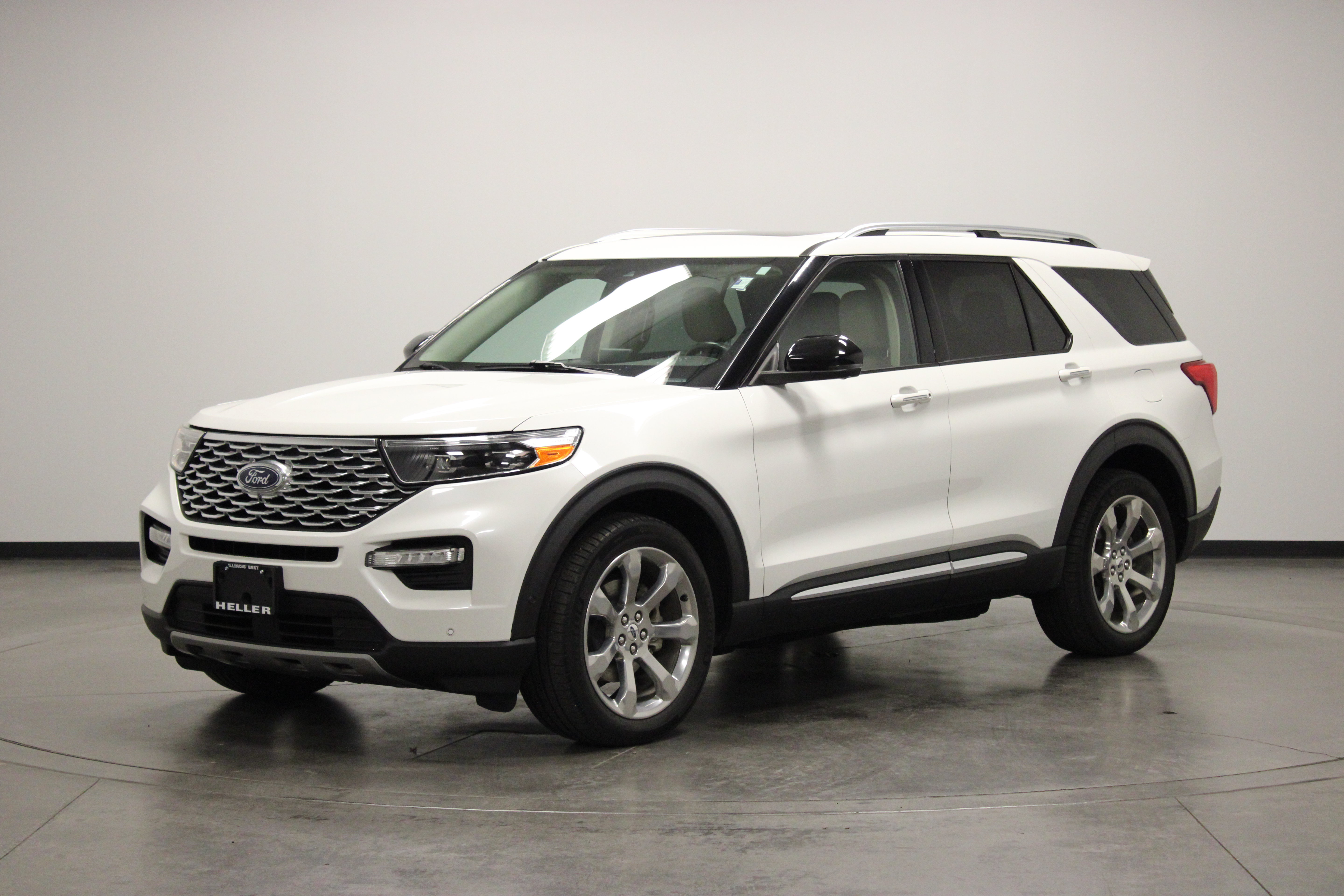 Used 2020 Ford Explorer Platinum w/ Premium Technology Package AWD/4WD image 4