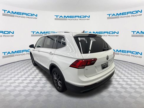 Used 2022 Volkswagen Tiguan SE FWD image 3