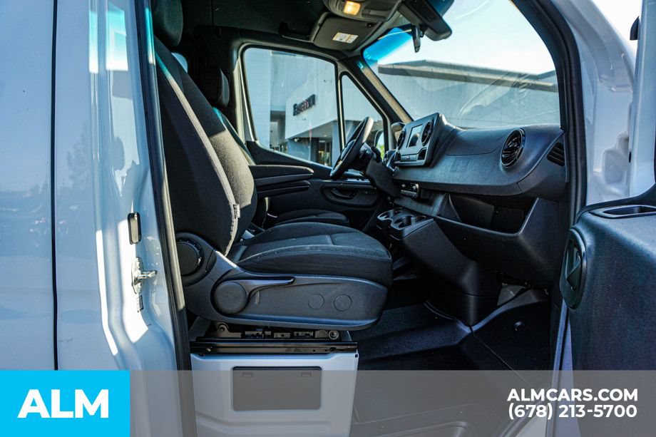 Used 2024 Mercedes-Benz Sprinter 2500 image 21
