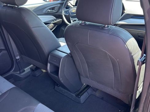 Used 2025 Chevrolet Trax LT w/ LT Convenience Package FWD image 16