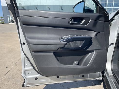 Certified 2025 Nissan Pathfinder SV w/ Black Appearance Package image 12