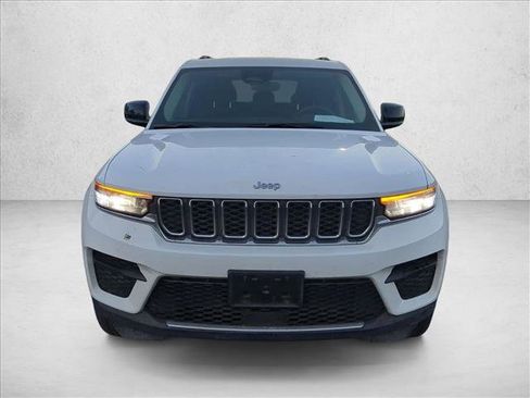 Used 2023 Jeep Grand Cherokee Laredo X image 2