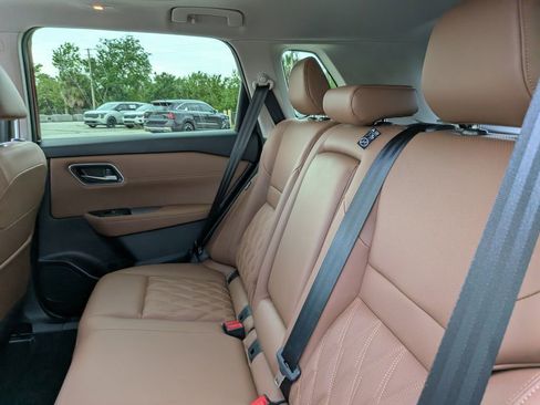 Used 2025 Nissan Rogue Platinum AWD/4WD image 21
