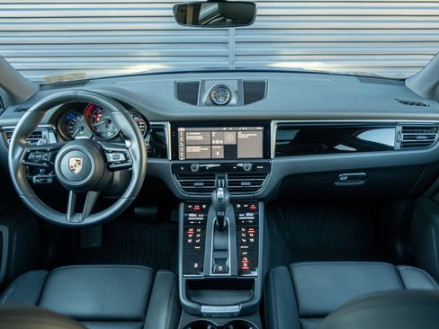 Certified 2023 Porsche Macan image 18