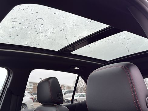 Used 2022 Chevrolet Equinox RS w/ RS Leather Package image 28