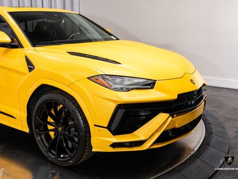 Used 2023 Lamborghini Urus S image 2