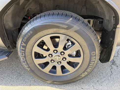 Used 2024 Toyota Land Cruiser image 20