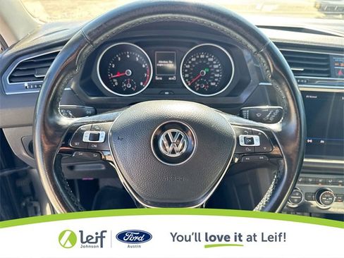 Used 2018 Volkswagen Tiguan SE w/ Panoramic Sunroof Package image 15