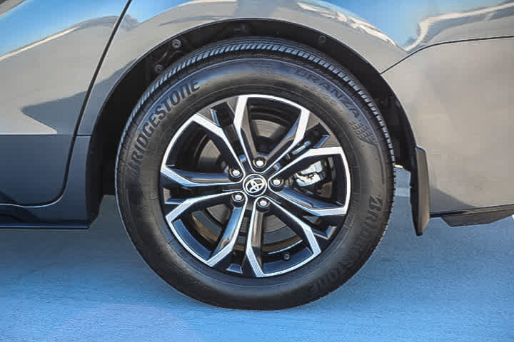 Used 2025 Toyota Sienna Platinum AWD/4WD image 11