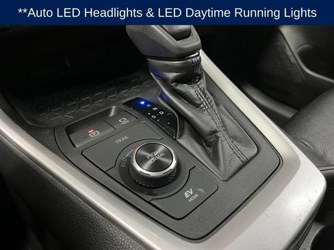 Used 2020 Toyota RAV4 XLE image 10