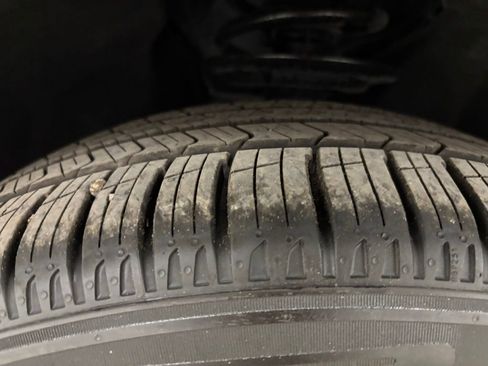 Used 2022 Ford Explorer Limited w/ Equipment Group 301A image 11