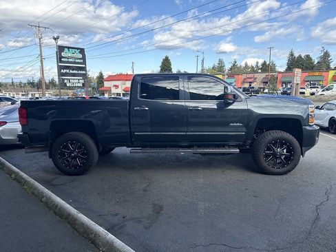 Used 2018 Chevrolet Silverado 2500 High Country image 9