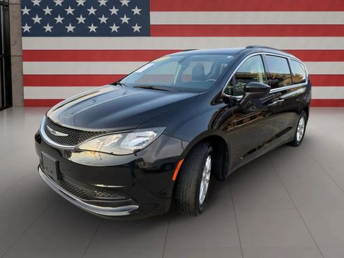 Used 2021 Chrysler Voyager Lxi image 3