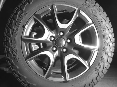 Used 2025 Jeep Compass Trailhawk AWD/4WD image 12