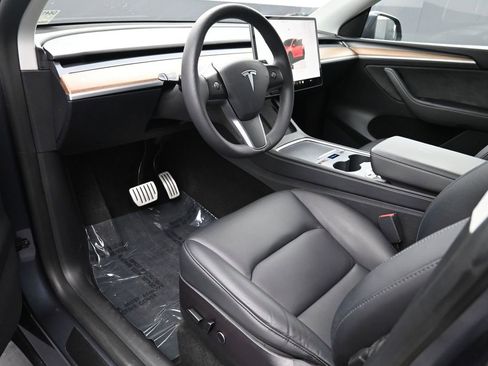 Used 2022 Tesla Model Y Performance AWD/4WD image 2