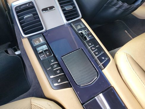 Used 2016 Porsche Panamera 4 Edition image 38
