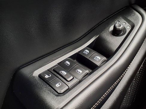 Used 2023 Jeep Grand Cherokee L Laredo RWD image 12