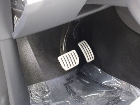 Used 2023 Tesla Model Y Performance image 37