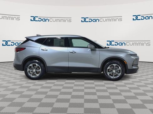 Used 2025 Chevrolet Blazer LT FWD image 9