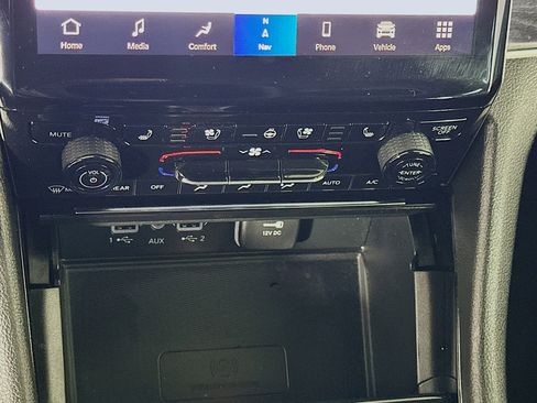 Used 2023 Jeep Grand Cherokee Limited w/ Luxury Tech Group II image 24