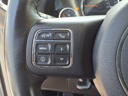 Used 2017 Jeep Wrangler Unlimited Rubicon w/ Connectivity Group AWD/4WD image 35