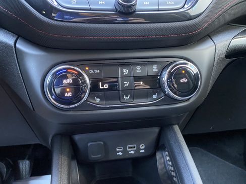 Used 2022 Chevrolet TrailBlazer RS w/ Convenience Package FWD image 28