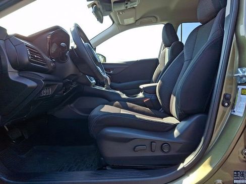 Used 2025 Subaru Outback Premium AWD/4WD image 13