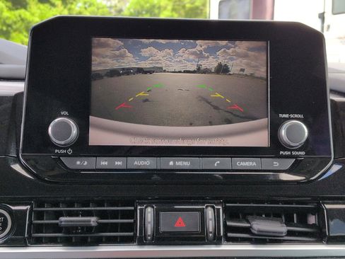 Used 2022 Nissan Pathfinder SV FWD image 24