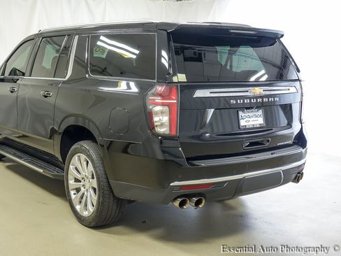 Used 2021 Chevrolet Suburban Premier AWD/4WD image 7