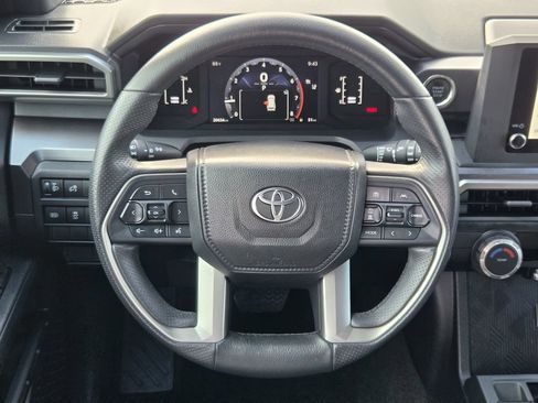 Used 2025 Toyota 4Runner SR5 AWD/4WD image 14