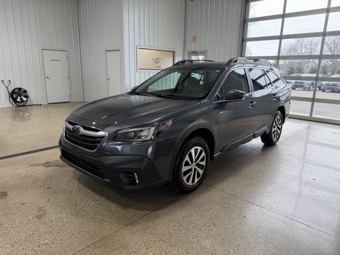 Used 2022 Subaru Outback Premium image 2