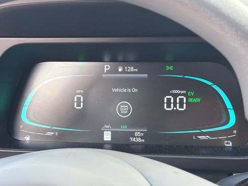 Used 2025 Hyundai Elantra Hybrid FWD image 29