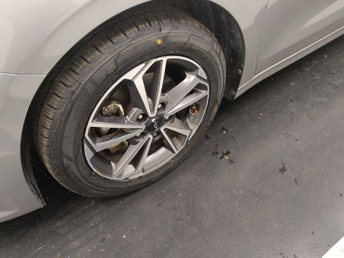 Used 2022 Kia Forte LXS FWD image 31