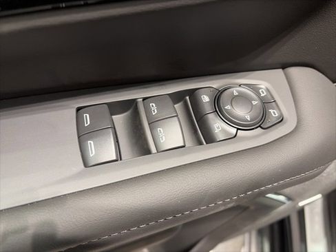 New 2026 Chevrolet Suburban LT image 9