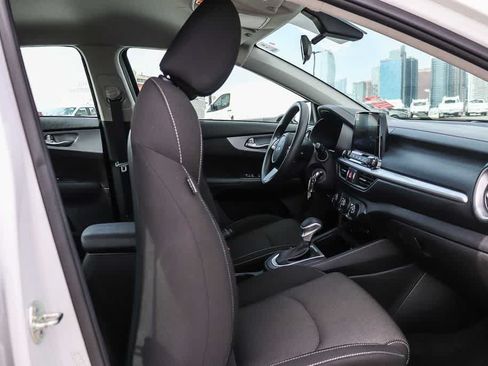 Used 2024 Kia Forte LXS w/ LXS Technology Package FWD image 17