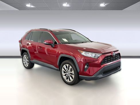 Used 2019 Toyota RAV4 XLE Premium FWD image 7